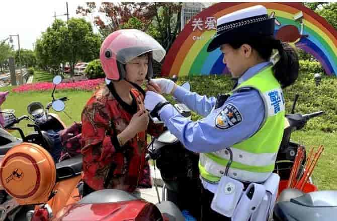 6月1號起，騎電動車不戴頭盔真的會面臨處罰、罰款嗎？多地已經發出官方聲明緊急辟謠！